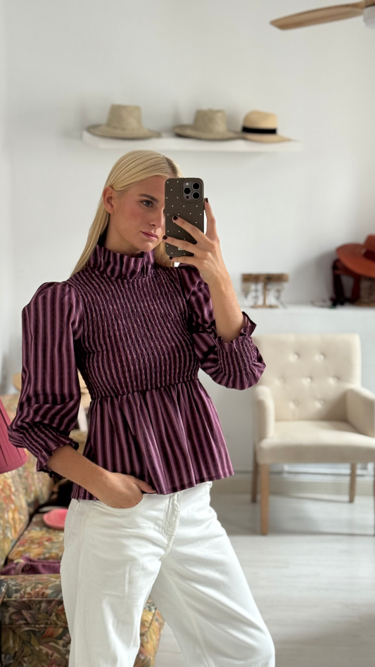 Blusa de cuello alto a rayas