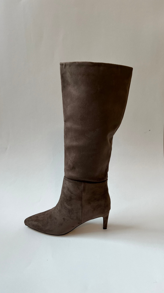 Bota tipó gamuza taupe