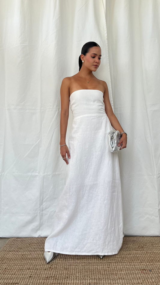 Vestido strapless de lino en blanco