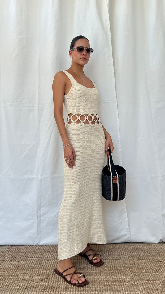 Vestido a crochet con aros beige