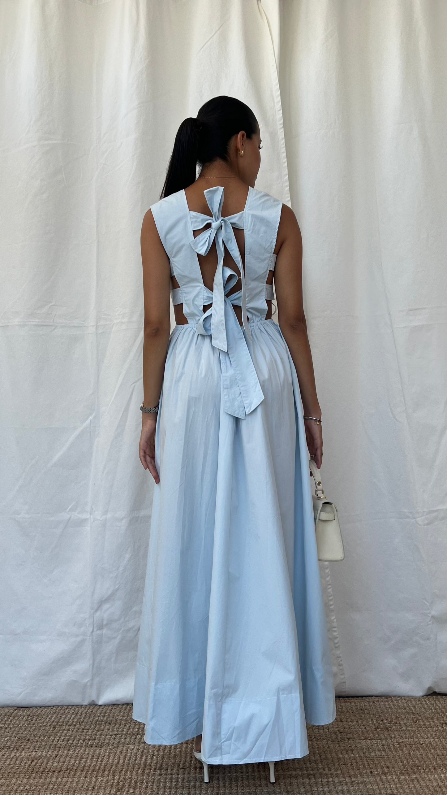 Vestido espalda con lazos azul
