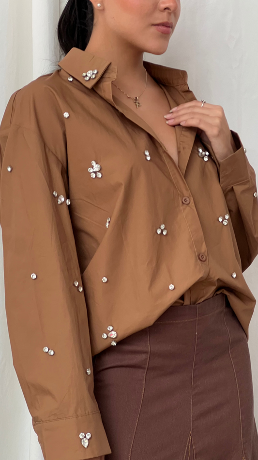 Blusa toffe con detalles de brillos