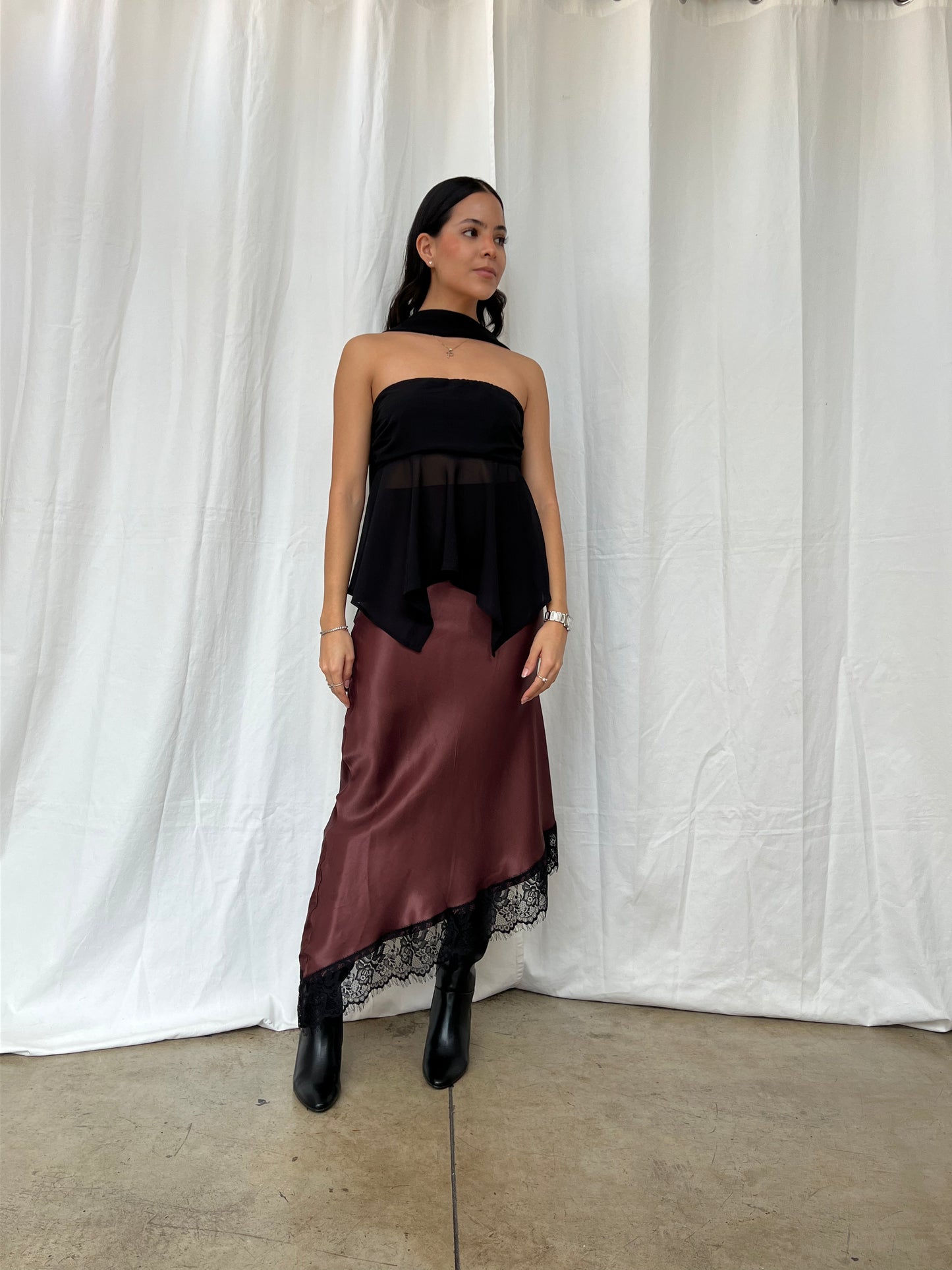 FALDA SATIN CON ENCAJE