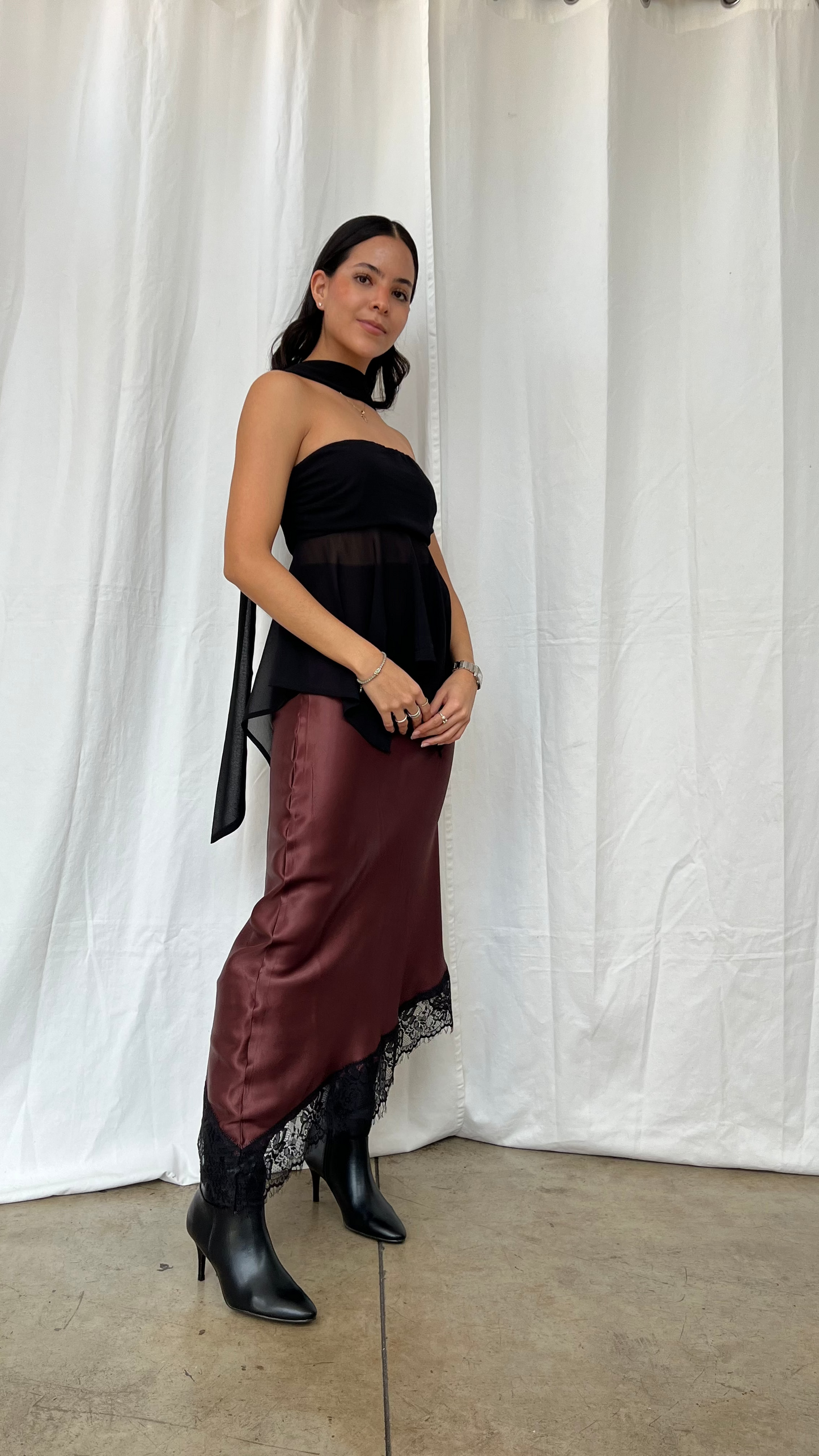 FALDA SATIN CON ENCAJE