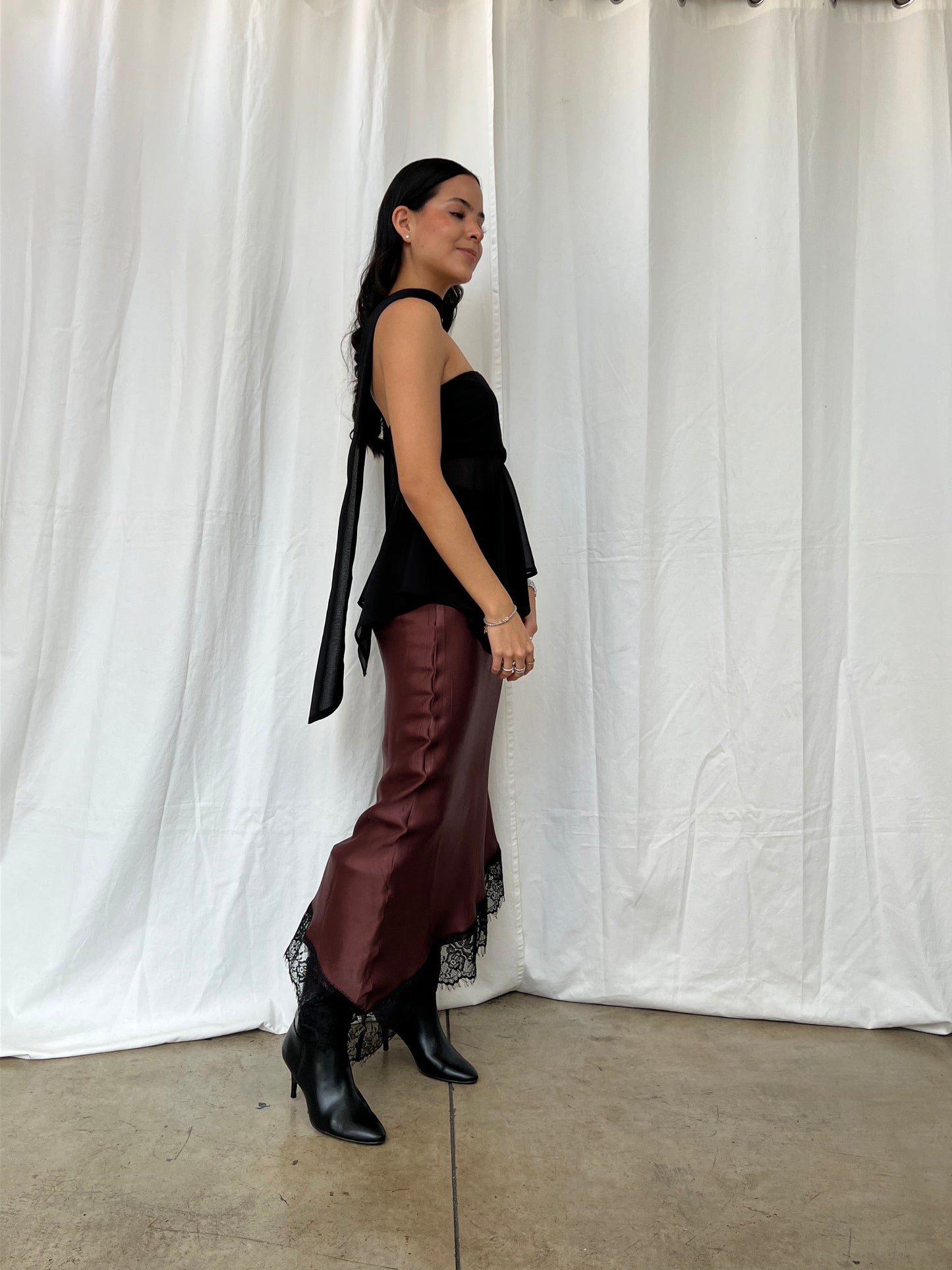 FALDA SATIN CON ENCAJE