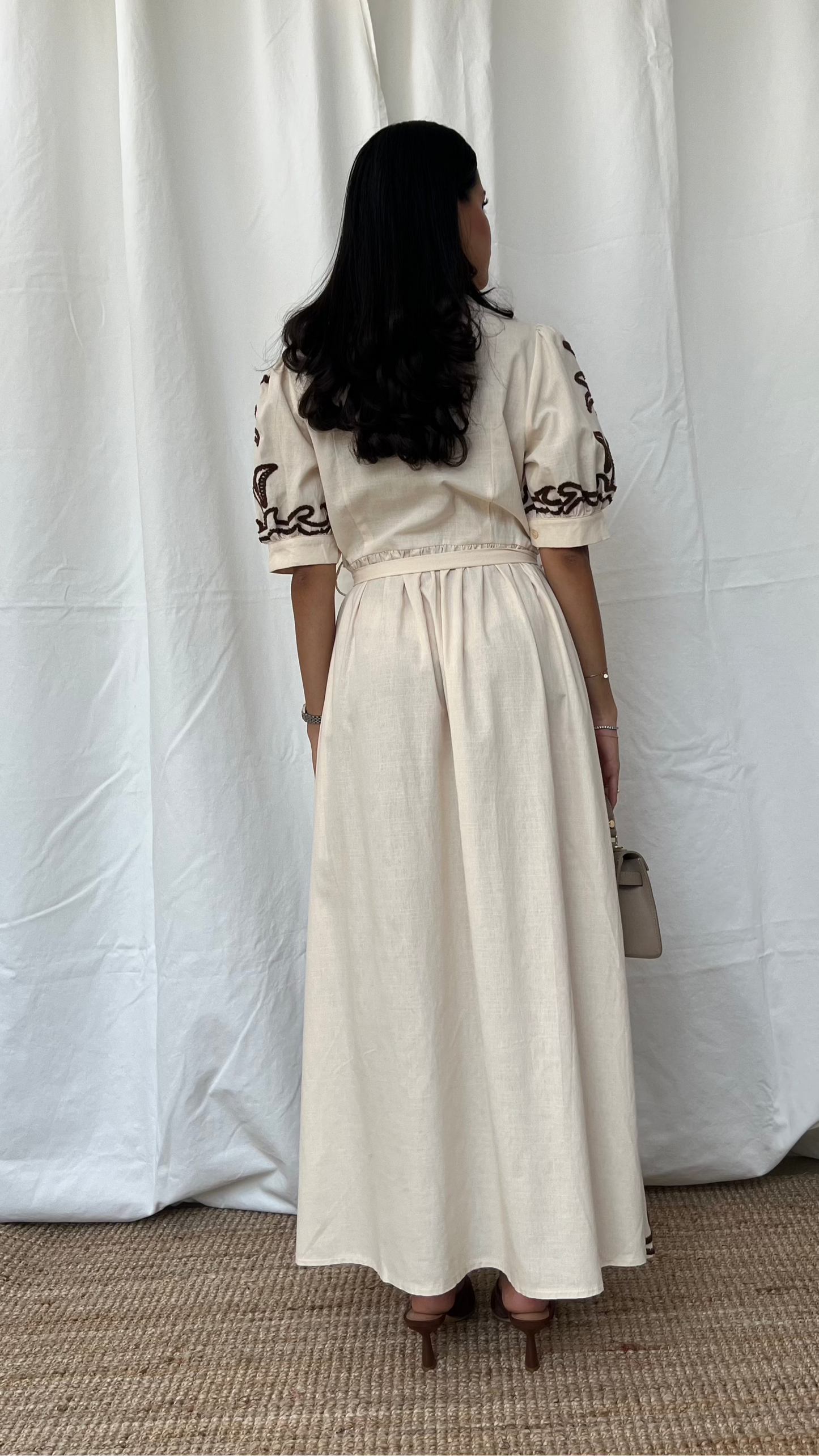 Vestido beige con estampado palmeras