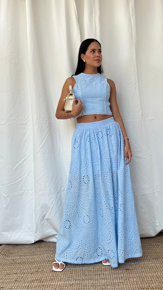 Set top y falda bordado azul cielo